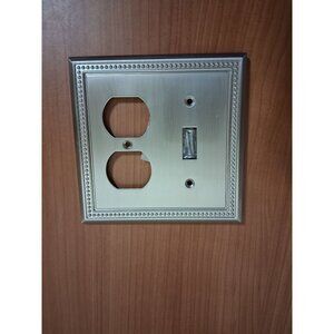 NWOT Decorative Light Switch Outlet Cover Combo Brushed Matte